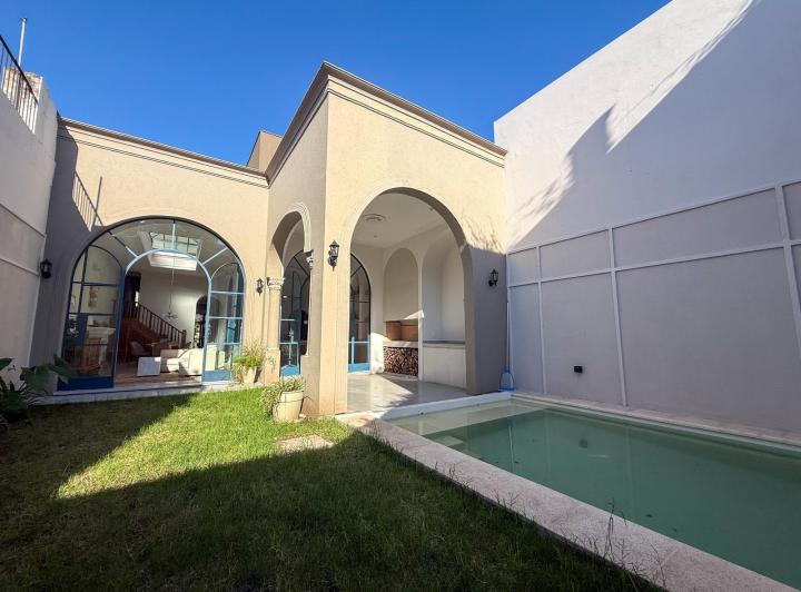 Casa · 205m² · 5 Ambientes · 1 Cochera