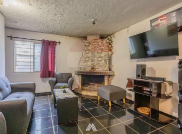 Casa · 185m² · 4 Ambientes · 3 Cocheras · Vendo Terreno con Casa en Aeroparque