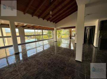 Casa · 1234m² · 8 Ambientes · 10 Cocheras · Casa de Categoria 3 Dorm. La Arbolada Holywood