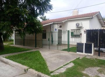 Casa de 4 ambientes, Almirante Brown · Cómoda Casa Al Frente en Excelente Ubicación