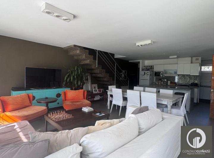 Casa · 148m² · 5 Ambientes · 2 Cocheras