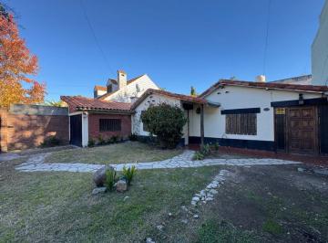 Casa de 3 ambientes, Almirante Brown · Chalet en Adrogue 3 Ambientes Excelente Ubicacion - Consultanos!