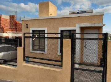 Casa · 75m² · 4 Ambientes · 1 Cochera · Casa Venta Villa San Nicolas 3 Dorm - Malagueño