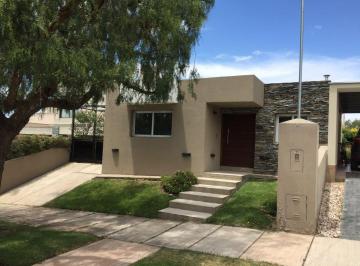 Casa de 5 ambientes, Ciudad de Mendoza · Casa Barrio Dalvian, Una Planta, 3 Dorm, 2 Baños, Calef, Jardín, Cochera
