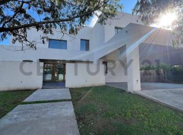 Casa · 261m² · 7 Ambientes · 4 Cocheras · Venta Casa Muy Luminosa en Barrio Cerrado San Matias - Escobar