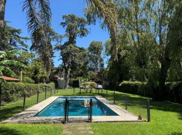 Terreno · 98m² · Lote en Venta en Parque Leloir 1054 m. con Pileta, Quincho, Luz y Gas