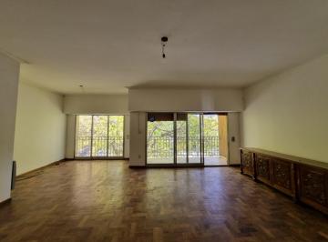 Casa · 5 Ambientes · 2 Cocheras · Casa en Alquiler