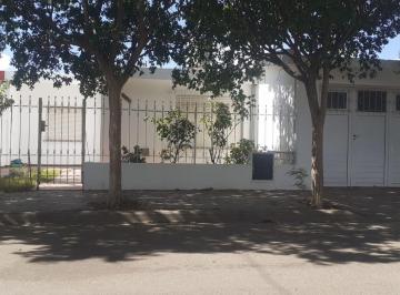 Casa · 99m² · 4 Ambientes · 1 Cochera · Casa Pje de La Cruz 733 Cnia. Escalante. Sta Rosa