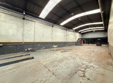 Local comercial · 250m² · Importante Local Sobre Av J. D. Perón, a m de Av Illia.