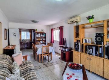 Casa · 90m² · 3 Ambientes · 1 Cochera · Casa 3 Ambientes Venta Lobos con Jardin y Quincho