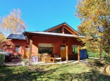 Casa · 169m² · 4 Ambientes · 1 Cochera · Casa de 3 Dorm. de 141 m² Mas Cabaña en Lote de 956 m² - Ruca Hue