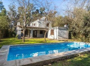 Casa · 253m² · 5 Ambientes · 3 Cocheras · Venta Casa 5 Ambientes en Lujan Parque Pileta