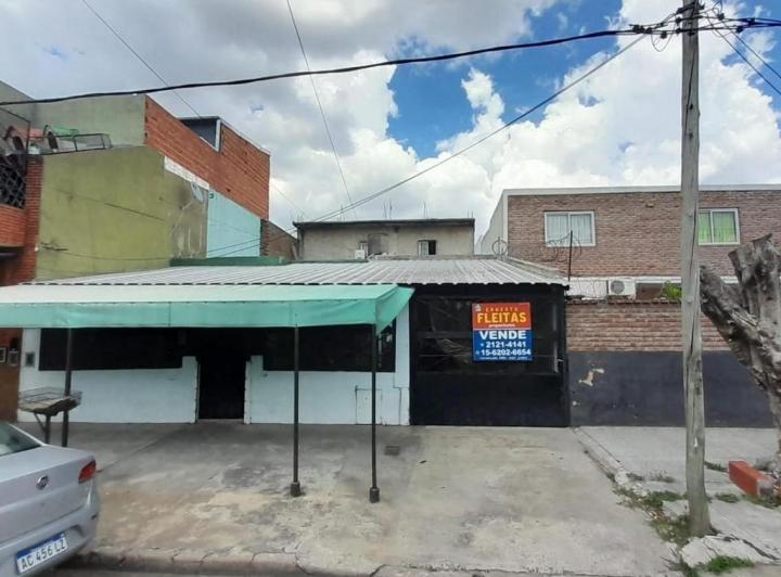 Casa · 250m² · 5 Ambientes · 1 Cochera