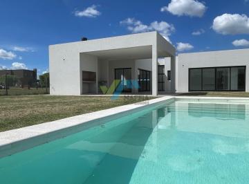 Casa · 163m² · 4 Ambientes · 2 Cocheras · Casa en Venta en San Sebastian - Area 8, San Sebastian, Escobar