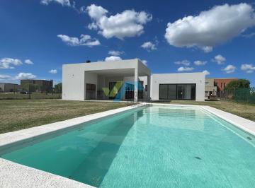 Casa · 163m² · 4 Ambientes · 2 Cocheras · Casa en Venta en San Sebastian - Area 8, San Sebastian, Escobar
