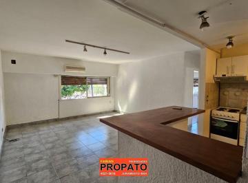 Departamento de 3 ambientes, Villa Urquiza · Amplio Depto de 3 Ambientes Todo Al Frente en un 1° Piso por Escalera, Baño Completo y Toilette!
