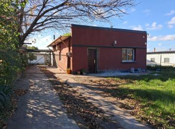 Casa · 128m² · 5 Ambientes · 1 Cochera · Alquiler Casa de 3 Dorm y Gran Terreno en Pando