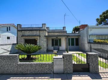 Casa · 85m² · 3 Ambientes · 2 Cocheras · Casa en Venta - Ituzaingo - 3 Amb - Santos Dumont Al 1200