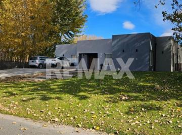 Casa · 150m² · 4 Ambientes · 1 Cochera · Alquiler - Casa 3 Dorm. Canales de Plottier