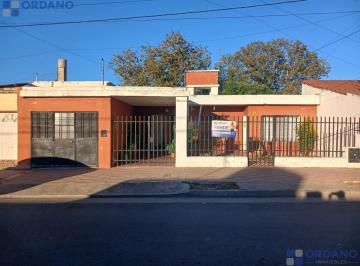 Casa · 192m² · 7 Ambientes · 2 Cocheras · Casa en Ameghino Sud