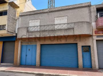 Local comercial · 324m² · 5 Ambientes · 3 Cocheras · Local con Deposito Mas Departamento 3 Amb en Venta