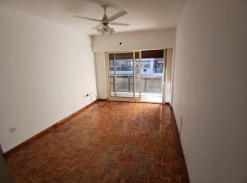 Departamento de 3 ambientes, Colegiales · 3 Ambientes Al Frente Muy Luminoso Buen Estado Cerca de Todo Comercios Tren Colectivos Subte Exc Ub