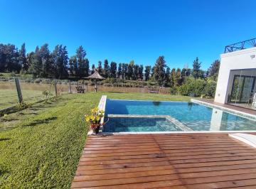 Casa · 305m² · 6 Ambientes · 4 Cocheras · Casa Al Rio - Barrio San Benito