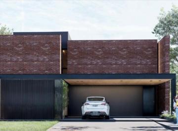 Casa · 258m² · 3 Dormitorios · 2 Cocheras · Se Vende Casa 3 Dorm. en Distrito Sur