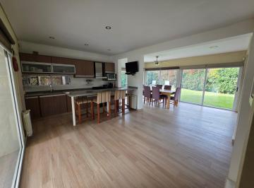 Ingreso a cocina integrada con Living · Casa Tipo Duplex