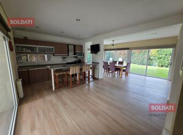 Ingreso a cocina integrada con Living · Casa Tipo Duplex