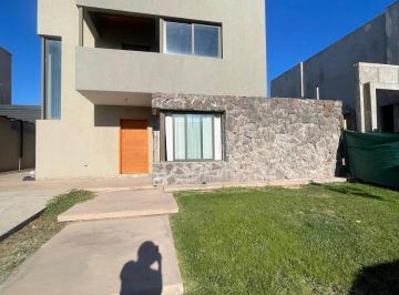 Casa de 3 ambientes, General Gutiérrez · Casa en Venta, Barrio Yrigoyen!