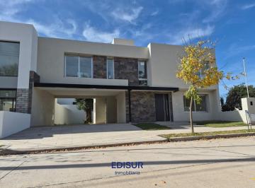Casa · 273m² · 5 Ambientes · 2 Cocheras · Casa en Venta en Barrio Jardín de Las Tejas