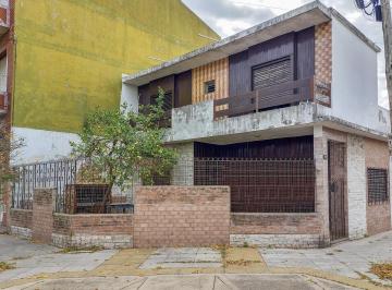 Casa · 132m² · 5 Ambientes · 1 Cochera · Casa en Esquina | 3 Dorm., Garage y Terraza | Nueva Pompeya