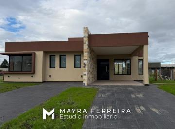 Casa · 132m² · 4 Ambientes · 2 Cocheras · Casa en Venta en Canning Chico