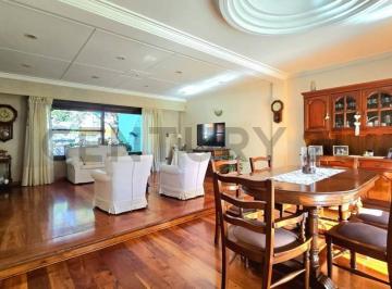 Casa · 242m² · 6 Ambientes · 1 Cochera · Venta Casa 6 Ambientes en Villa Pueyrredón con Cochera, Balcón, Pileta, Quincho con Parrilla y Jardín