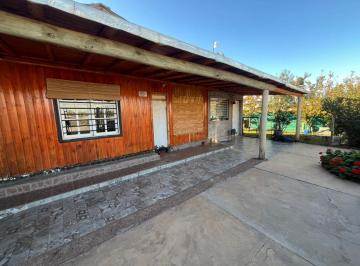 Casa · 180m² · 4 Ambientes · 3 Cocheras · Alquiler Casa Lujan de Cuyo Las Compuertas Mendoza