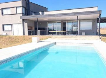 Casa · 240m² · 3 Ambientes · Casa Campo en Punto Claro - Villa Ciudad Parque