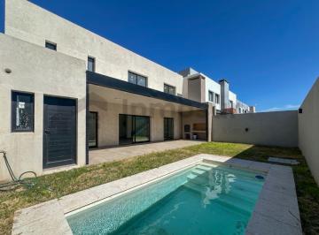 Casa · 190m² · 3 Ambientes · 2 Cocheras · Casa en Venta Rincones de Manantiales