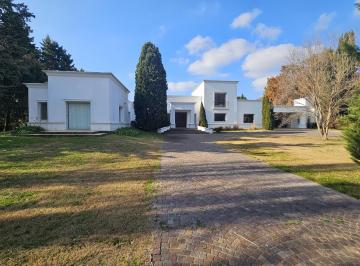 Casa · 740m² · 9 Ambientes · 3 Cocheras · Casa en Alquiler/venta " en Villa de Campo La Colina", Open Door, Luján, Ruta 6