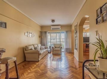 Departamento · 150m² · 7 Ambientes · 1 Cochera · Departamento de 7 Ambientes con Cochera en Flores
