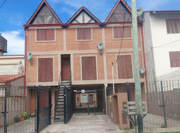 Departamento de 3 ambientes, Costa Azul · Duplex: Costa Azul Venta 2 Cuadras del Mar Primer Piso Patio y Parrilla Gas Envasado