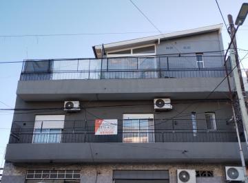 Departamento · 75m² · 8 Ambientes · Dto. 3 Ambientes con Quincho con Parrilla y Terraza, Excelente Estado y Ubicacion