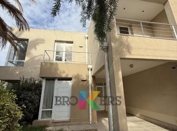 Casa de 5 ambientes, Cipolletti · Casa 4 Dorm. en Cipolletti. en Venta
