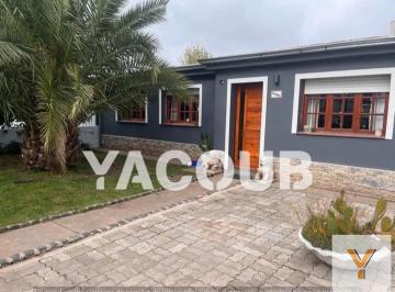 Casa · 85m² · 7 Ambientes · Casa en Venta en Lote de 300 m² - 3 Dorm. 2 Baños - Tandil