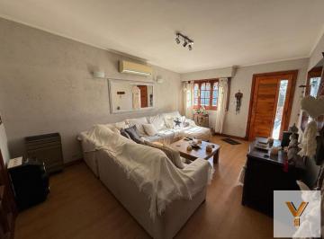 Casa · 85m² · 5 Ambientes · Casa en Venta en Lote de 300 m² - 3 Dorm. 2 Baños - Tandil