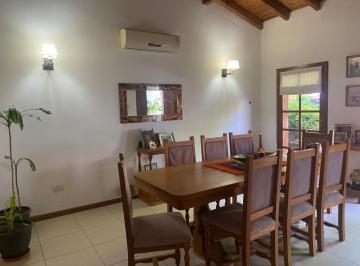 Casa · 130m² · 9 Ambientes · 1 Cochera · Casa en Capital