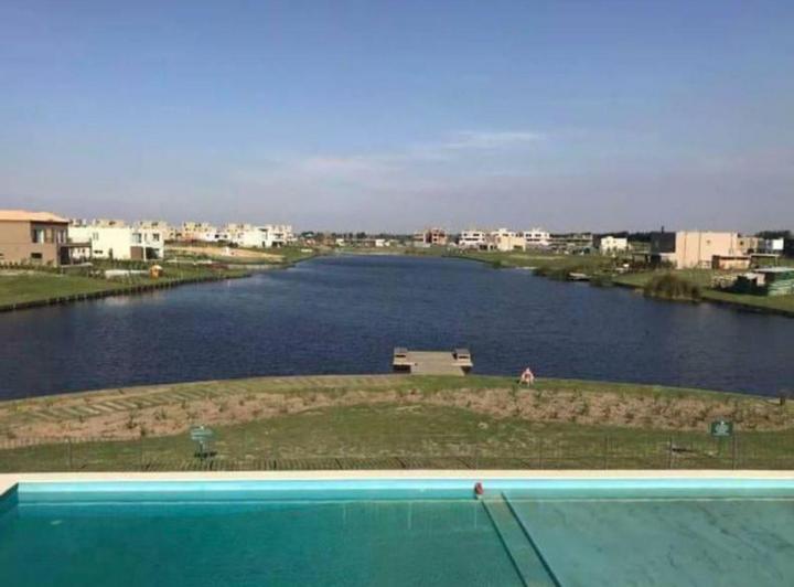 Casa · 250m² · 5 Ambientes · 2 Cocheras