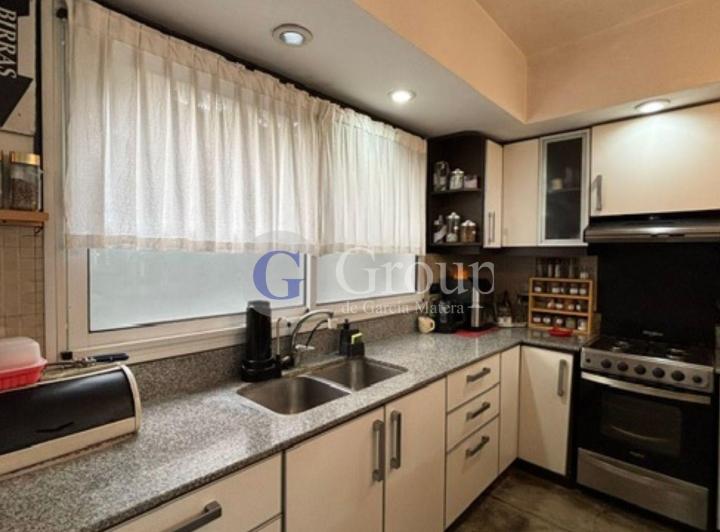 Casa · 210m² · 5 Ambientes · 2 Cocheras