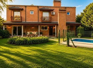 Casa · 200m² · 6 Ambientes · 2 Cocheras · Casa en Alquiler en Country del Banco de La Provincia de Buenos Aires