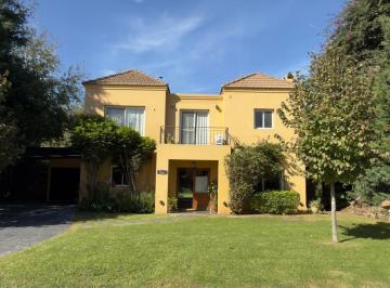 Casa · 150m² · 5 Ambientes · Venta Casa 5 Ambientes con Parrilla y Pileta en El Privilegiado Barrio El Aromo